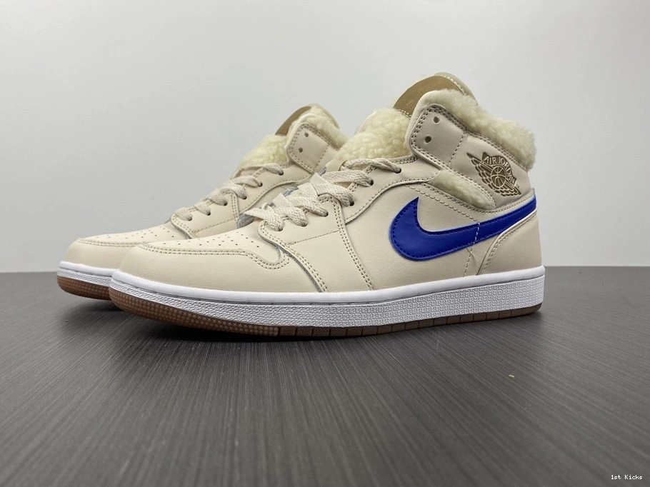 - Fleece (GS) Mid DO2207-264 Jordan White 1 Pearl 0105